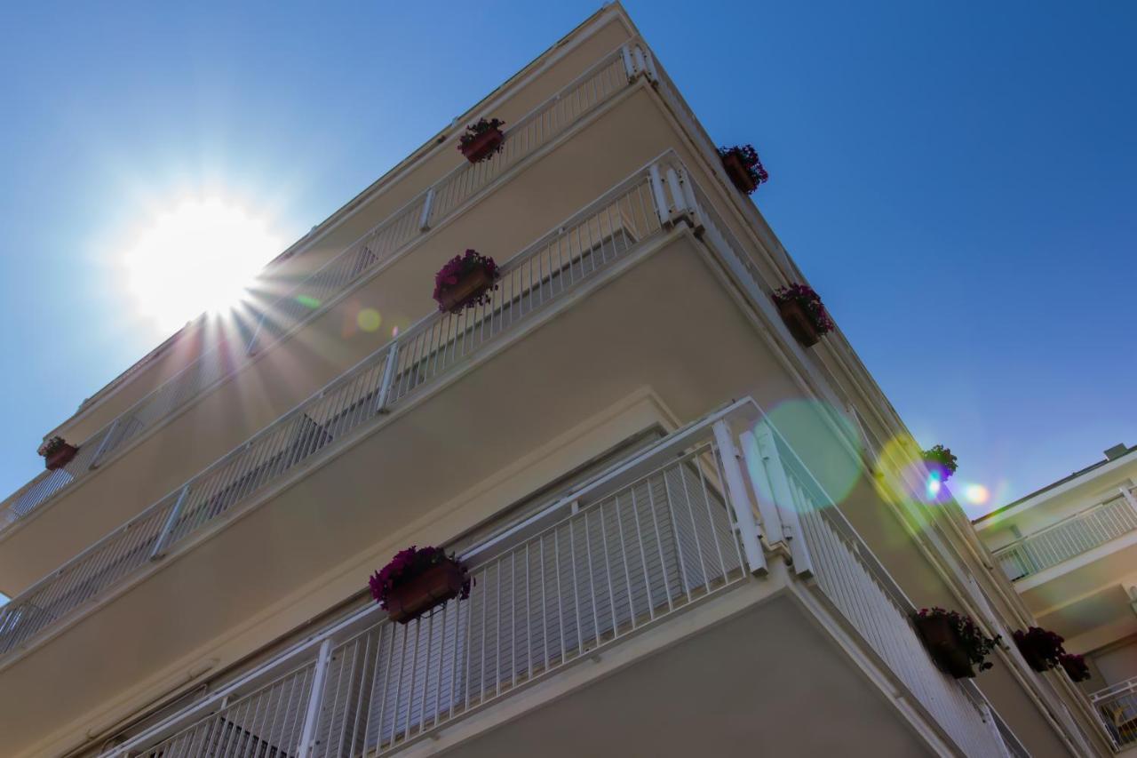 Hotel President'S Pesaro Exterior photo