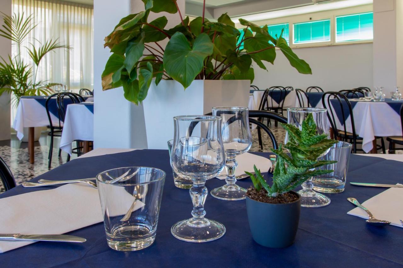 Hotel President'S Pesaro Exterior photo